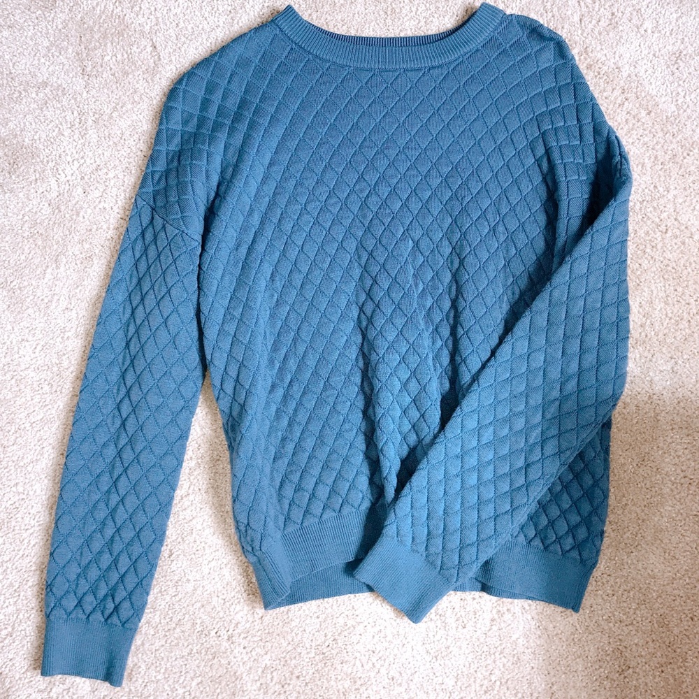 women’s knit long sleeved sweater